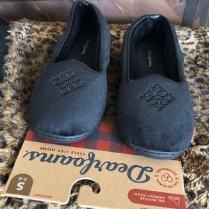 NWT Dearfoam Slippers Sz 6